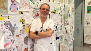 Óscar Carro, enfermero supervisor de la Unidad de Hospitalización de Escolares y Oncopediatría del Materno de A Coruña. 