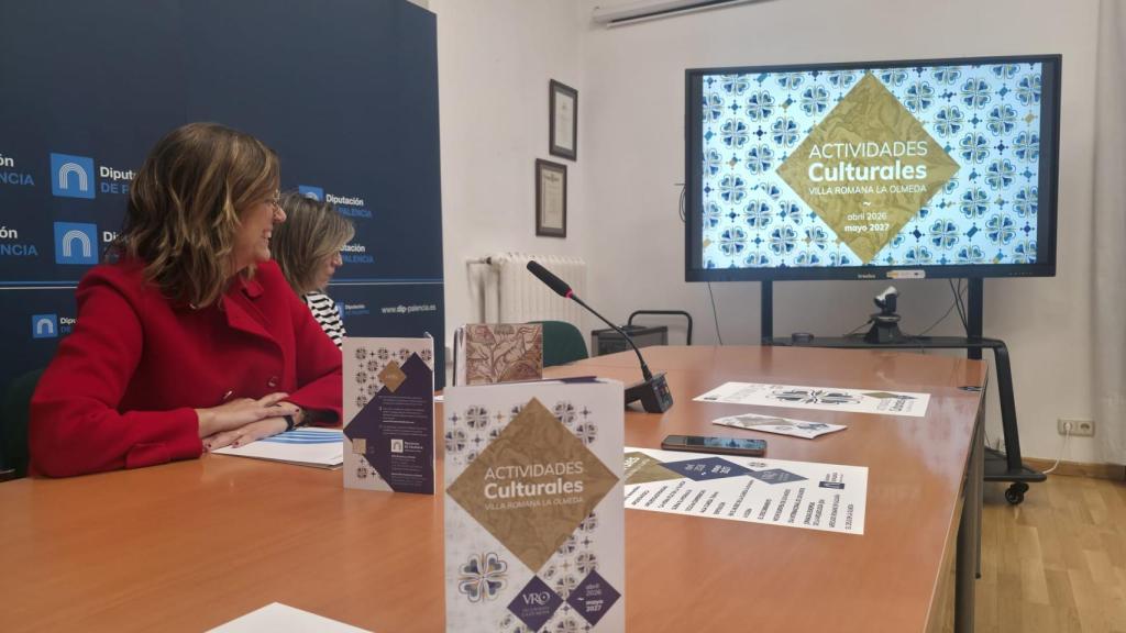 La presidenta de la Diputación de Palencia, Ángeles Armisén, acompañada por la diputada de Cultura, Carolina Valbuena, ha presentado esta mañana la nueva programación cultural 