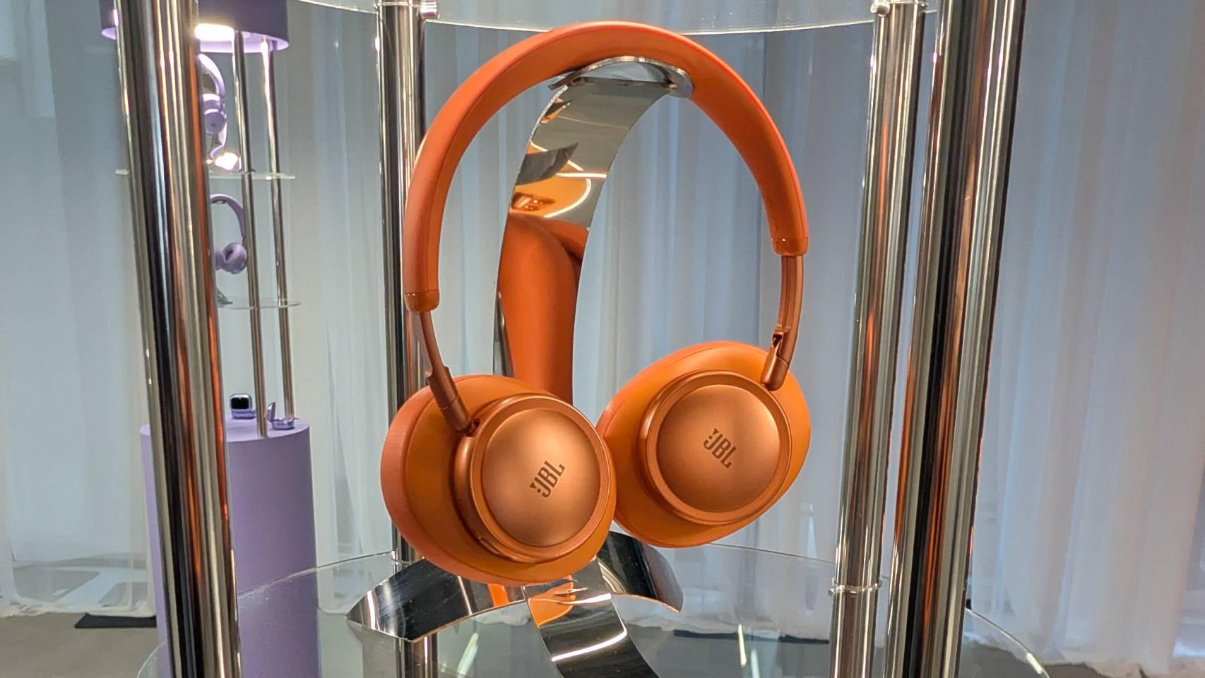 JBL Live 780NC.