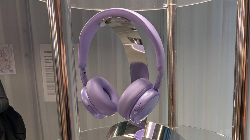 JBL Live 680NC.