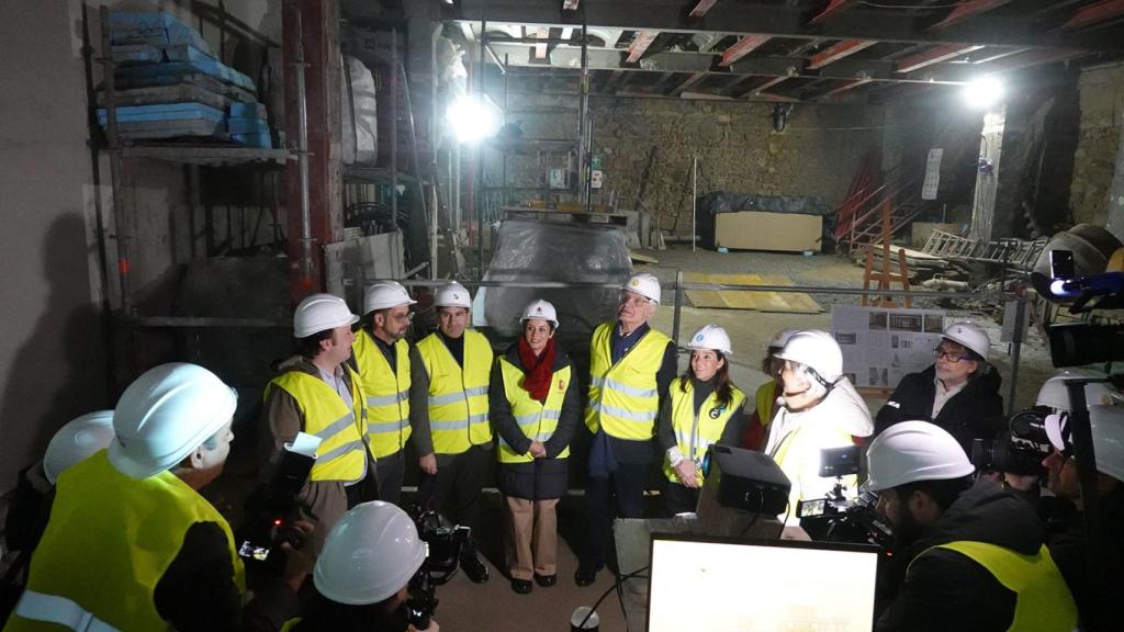 Estado de las obras de reforma de la sede de la Real Academia Galega en una visita institucional en febrero de 2025.