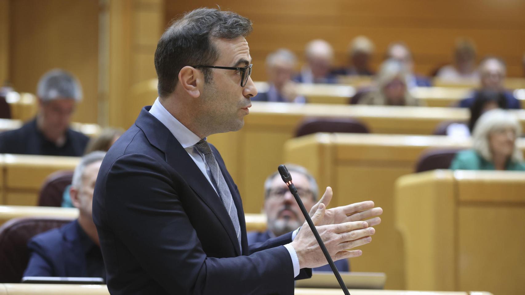 Carlos Cuerpo, vicepresidente primero y ministro de Economía, durante la sesión de control al Senado este martes en el Congreso. 