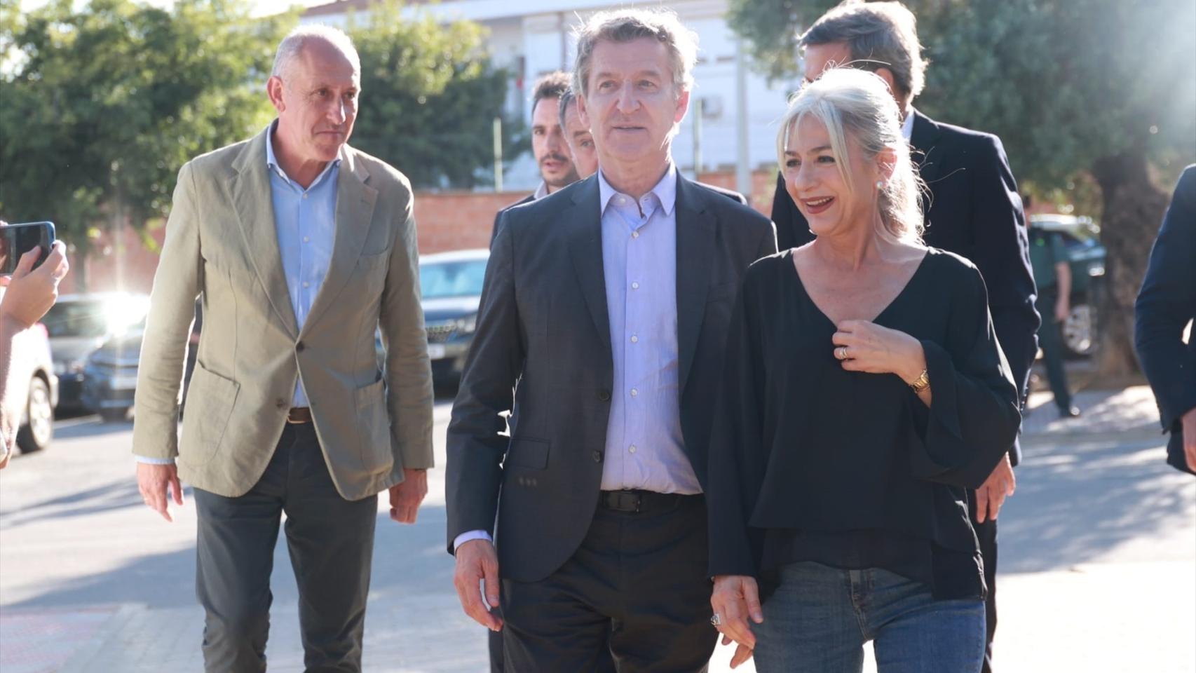 El presidente del PP nacional, Alberto Núñez Feijóo, en un acto de campaña en Tomares.