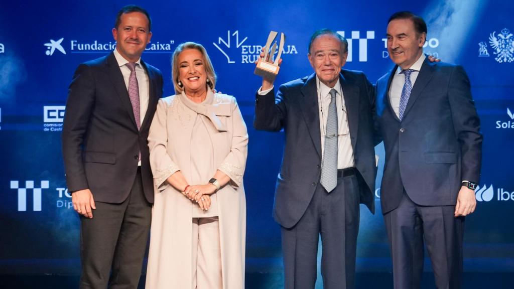Momento en el que Gregorio Marañón ha recogido su premio Gigante.