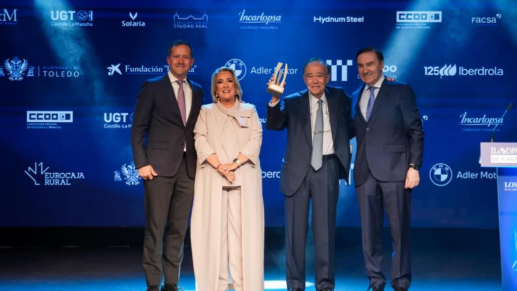 De izquierda a derecha: Carlos Velázquez, Esther Esteban, Gregorio Marañón y Pedro J. Ramírez.