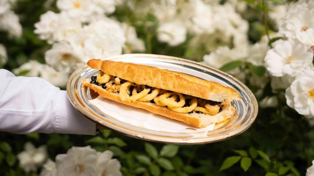 El bocadillo de calamares de El Jardín del Ritz.