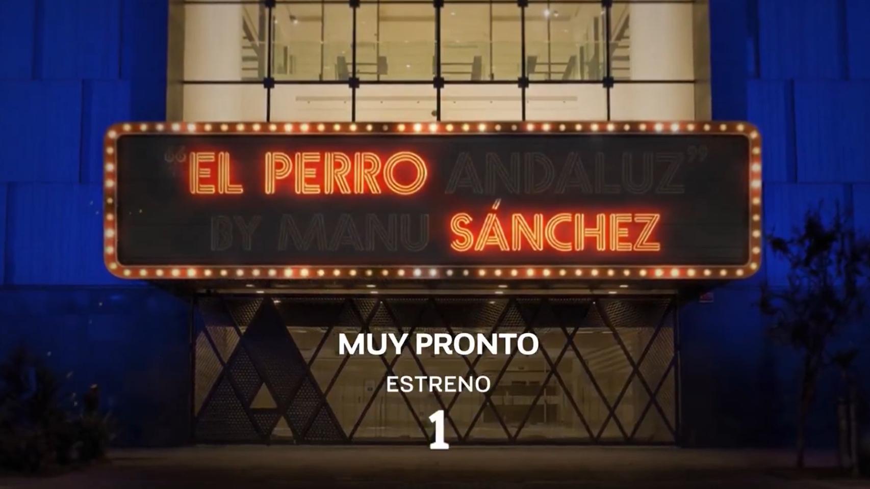 Momento exacto en el que el letrero ilumina las palabras 'El perro Sánchez'.