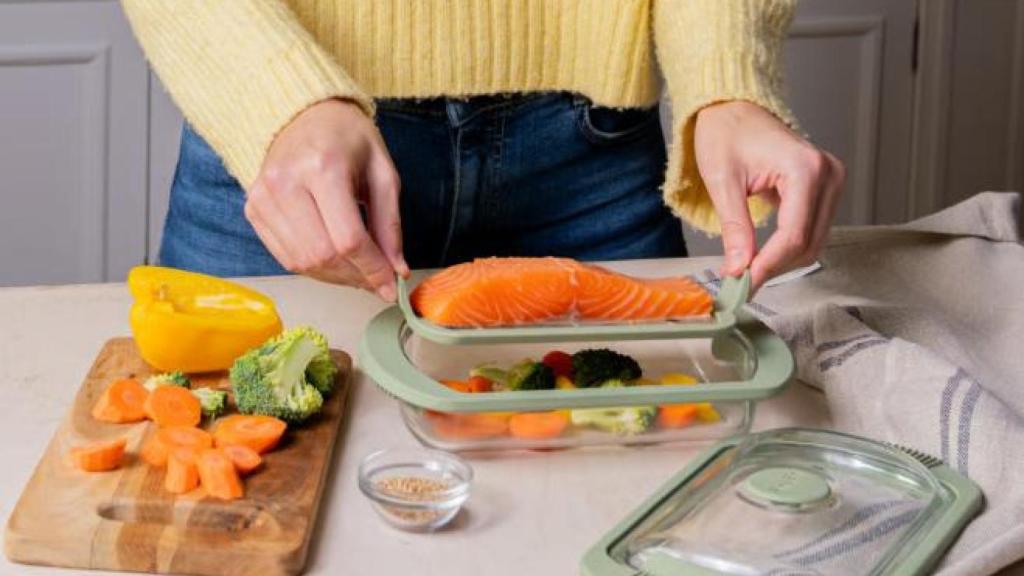 Salmón al vapor en Estuche de Vidrio de Lékué.