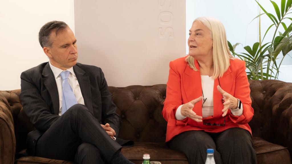 Rafael García Meiro, CEO de AENOR, junto a Mercedes Wullich, fundadora de 'Las Top 100'.