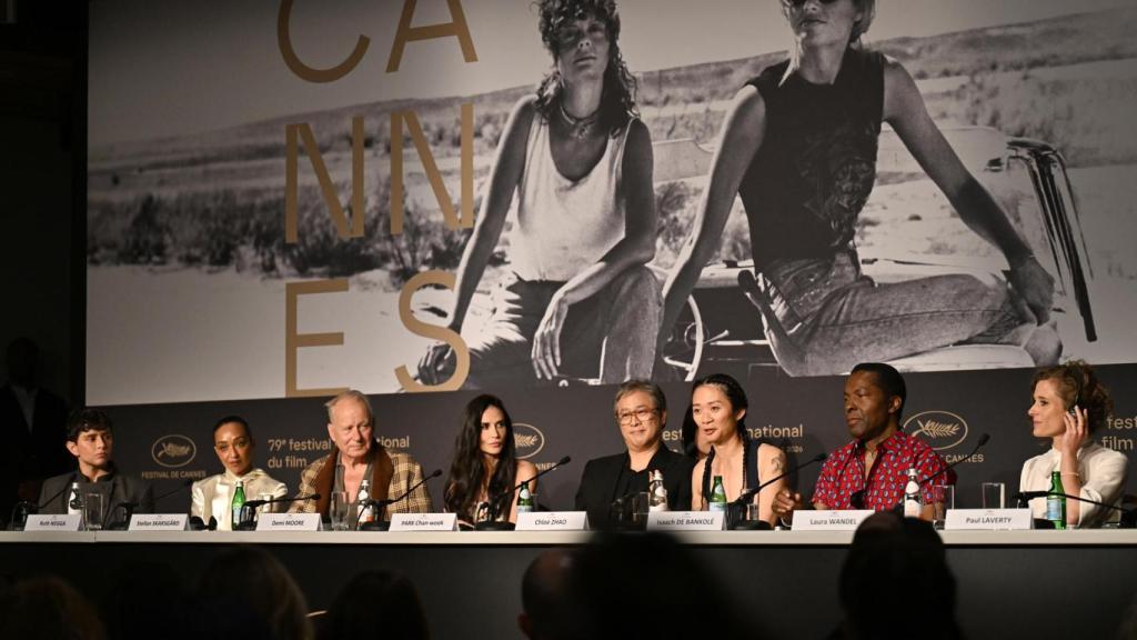 Diego Cespedes, Ruth Negga Stellan Skarsgard, Demi Moore, Jury President Park Chan-wook, Chloe Zhao, Isaach de Bankole y Laura Wandel. Foto: EFE/EPA/KATE GREEN/ POOL