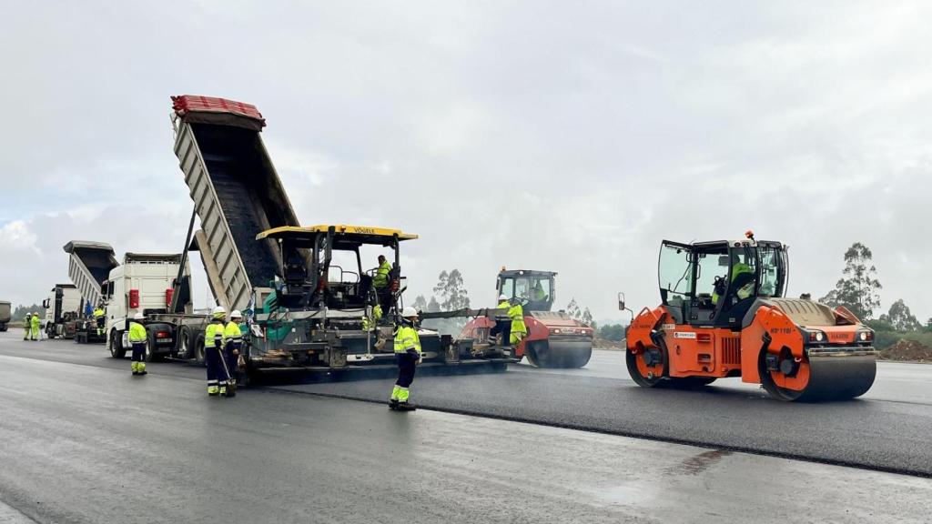 Obras pavimentación de la pista de Lavacolla