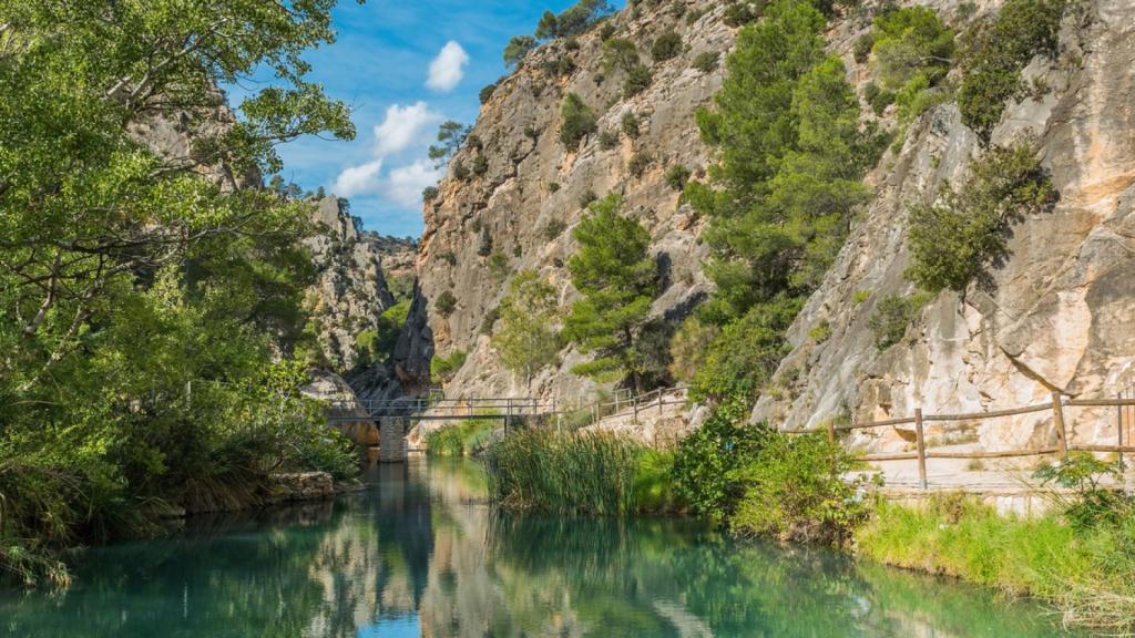 Paisaje fluvial del Santuario de La Fontcalda.