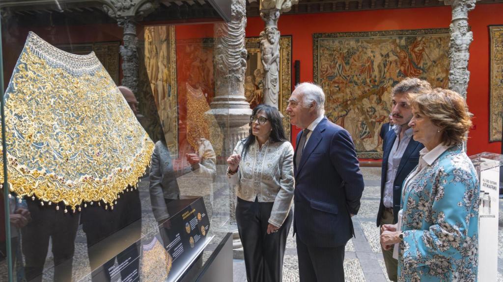 Manto ofrecido a la Virgen del Pilar. Fundación Ibercaja.