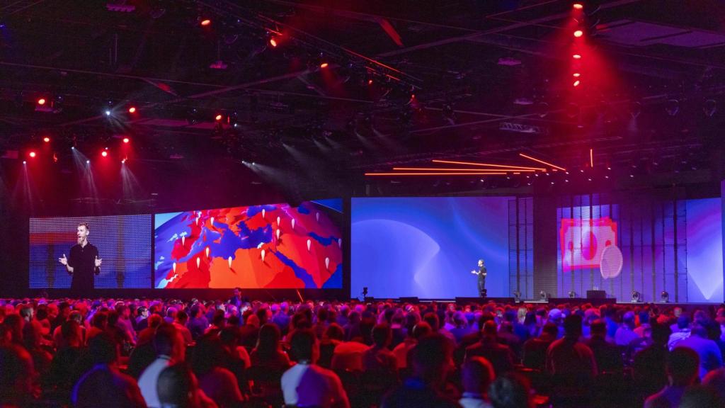 Miles de personas, durante la primera 'keynote' del Red Hat Summit.