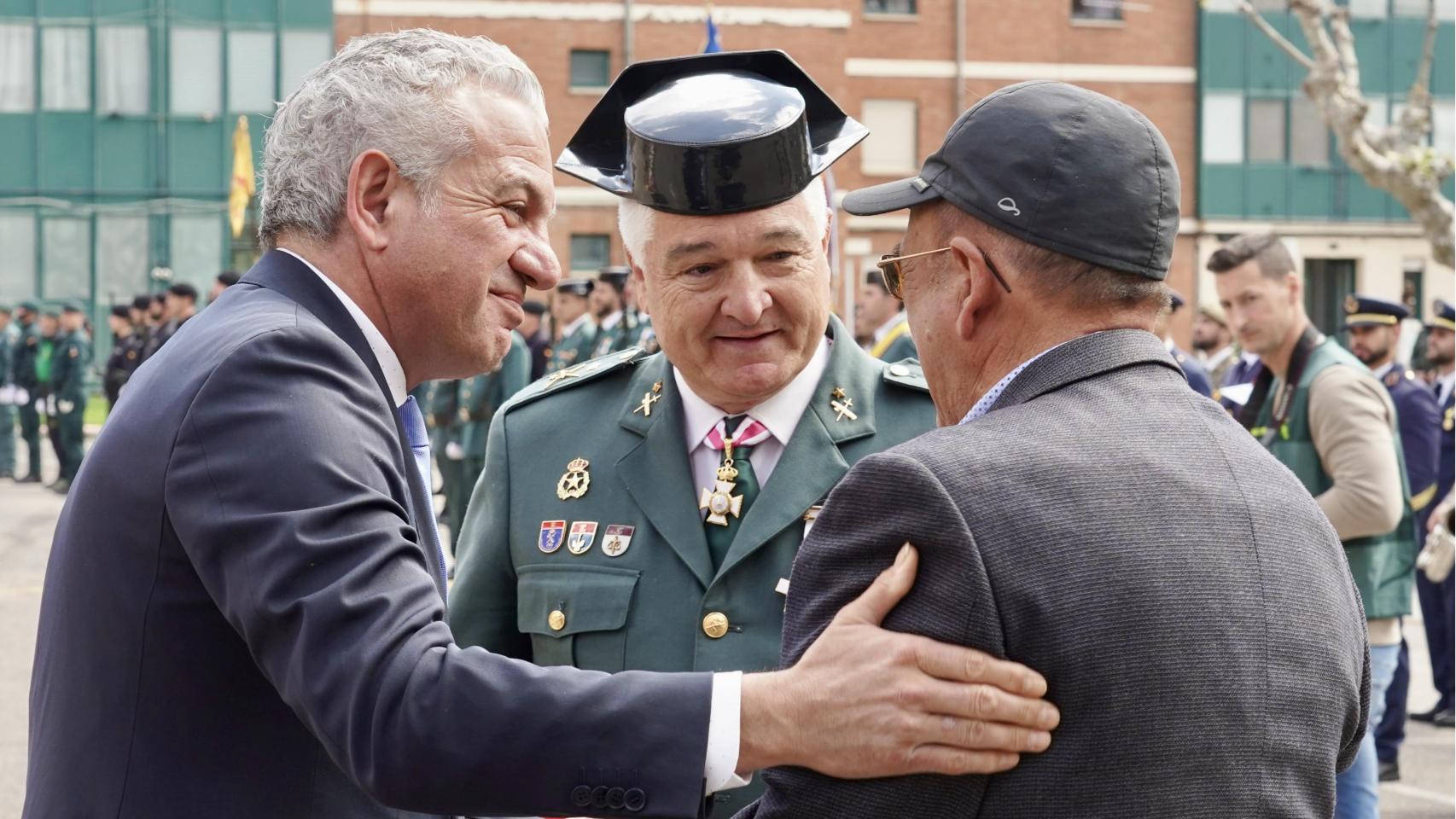 El general de Brigada, Miguel Sánchez Guerrero, y el delegado del Gobierno en Castilla y León, Nicanor Sen Vélez, presiden el acto de conmemoración del 182 aniversario de la Fundación de la Guardia Civil