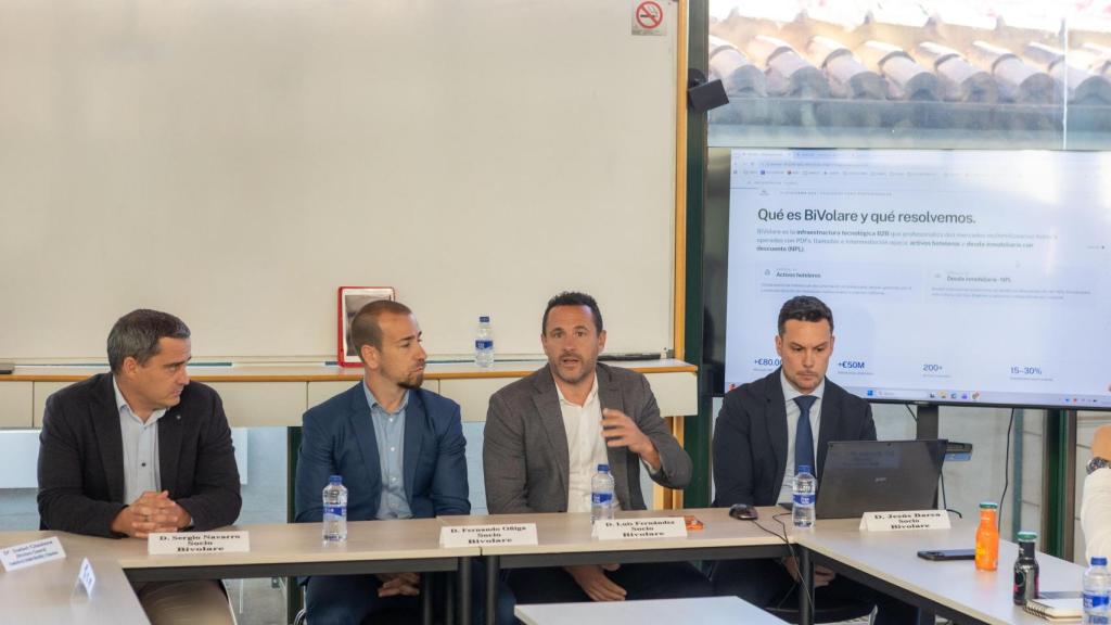 Sergio Navarro, Fernando Oñiga, Luis Fernández y Jesús Barca presentan Bivolare. EE