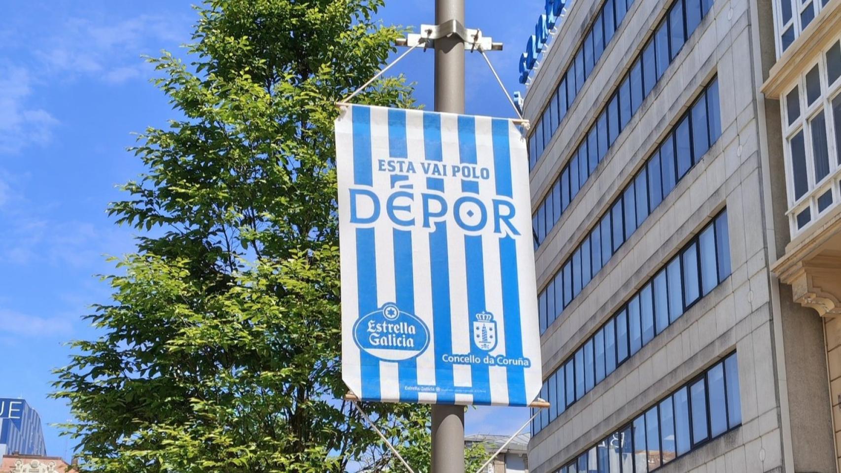 Carteles en las calles de A Coruña en apoyo al Deportivo