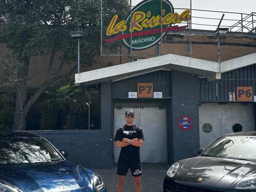 Jorge Navalpotro, a las puertas del salón La Riviera.
