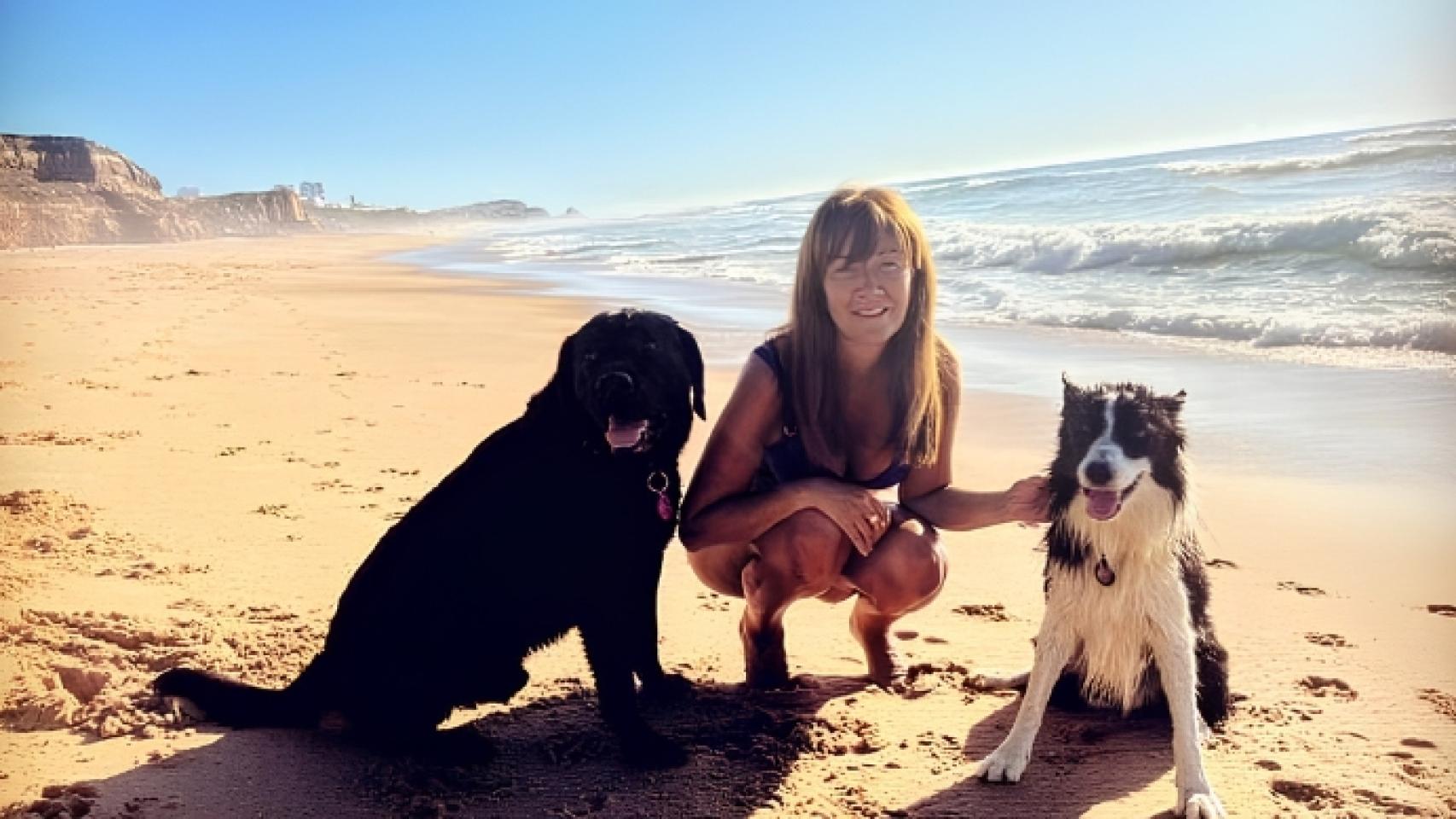 Rocío Mora y sus perros. 