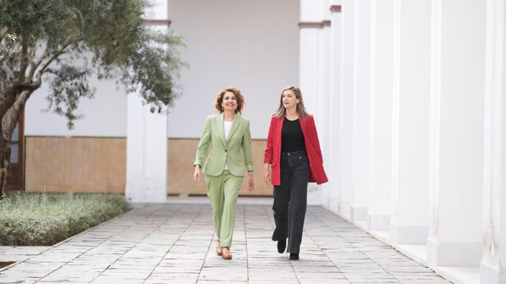 Imagen de la secretaria general del PSOE-A, María Jesús Montero, junto a la portavoz parlamentaria, María Márquez. 