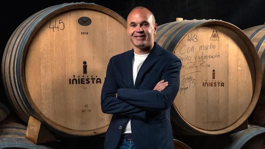 Andrés Iniesta, en su bodega ubicada en Fuentealbilla.