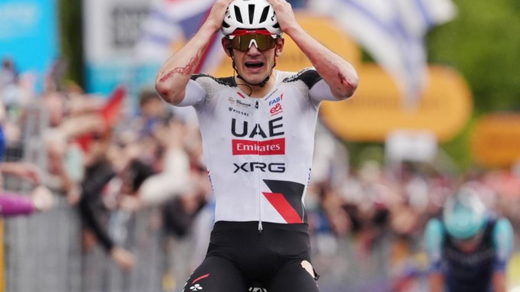 Igor Arrieta celebra su victoria en el Giro de Italia.