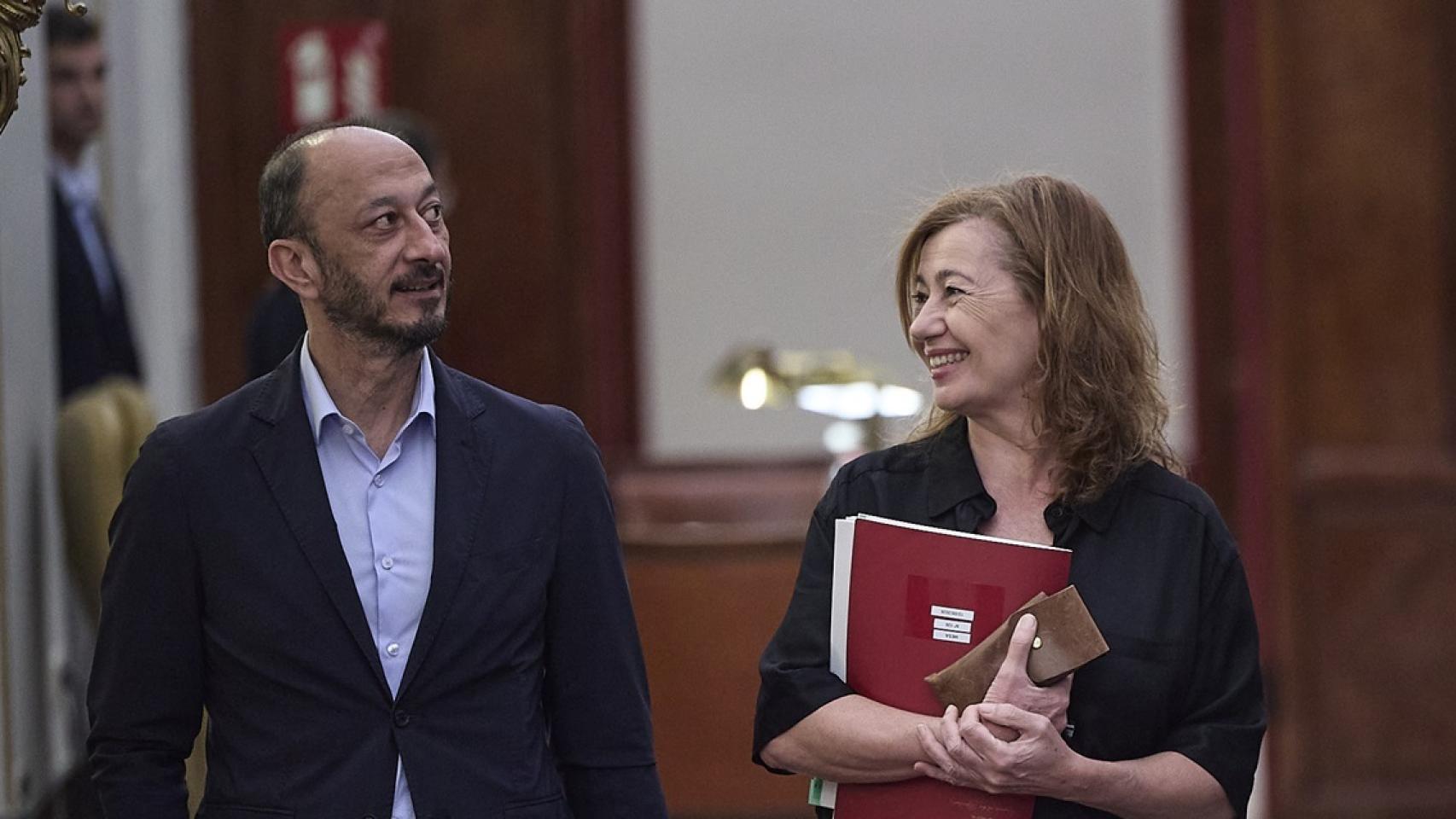 La presidenta del Congreso, Francina Armengol, y el vicepresidente, Alfonso Rodríguez Gómez de Celis, este miércoles a su llegada a la Mesa del Congreso.