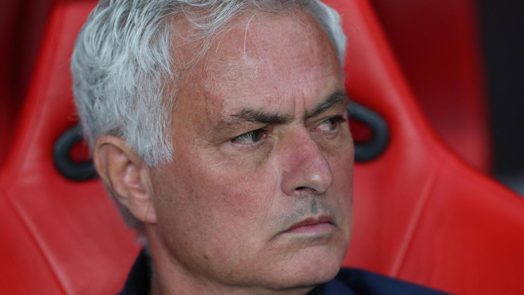 José Mourinho, en el banquillo del Benfica.