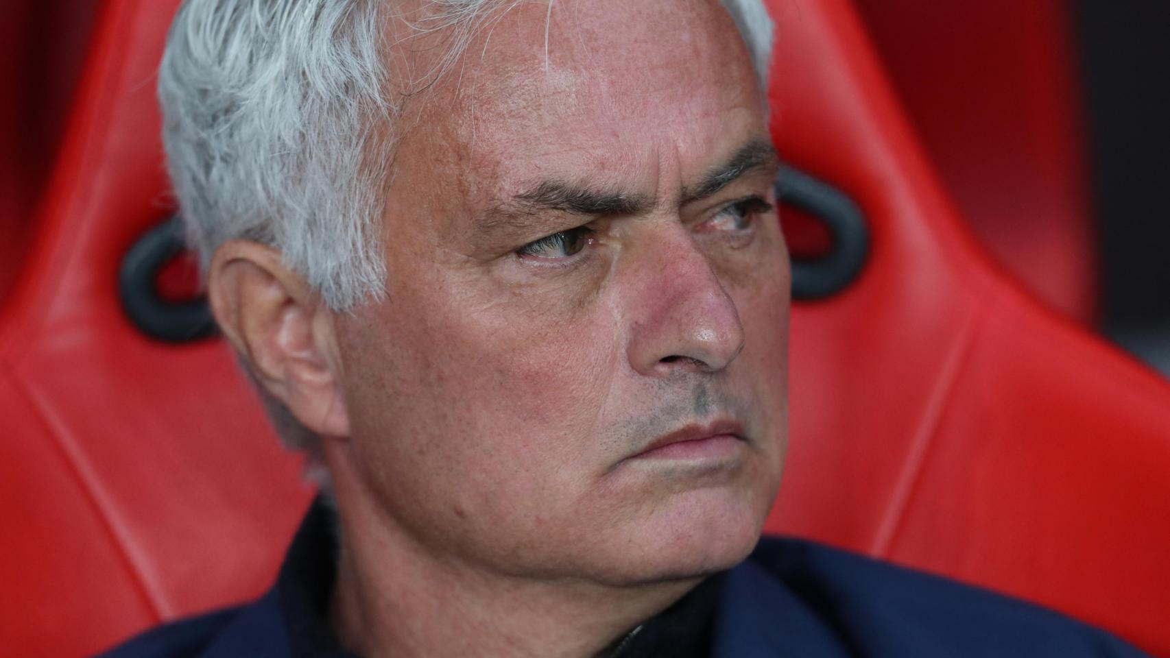José Mourinho, en el banquillo del Benfica.