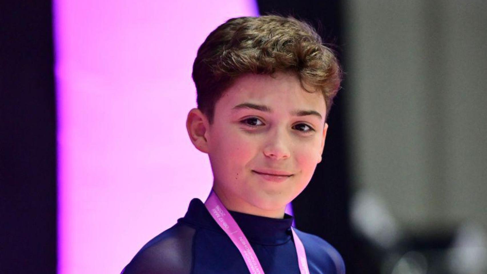 Adrián Vicente con su medalla de bronce en el Artistic World Cup 