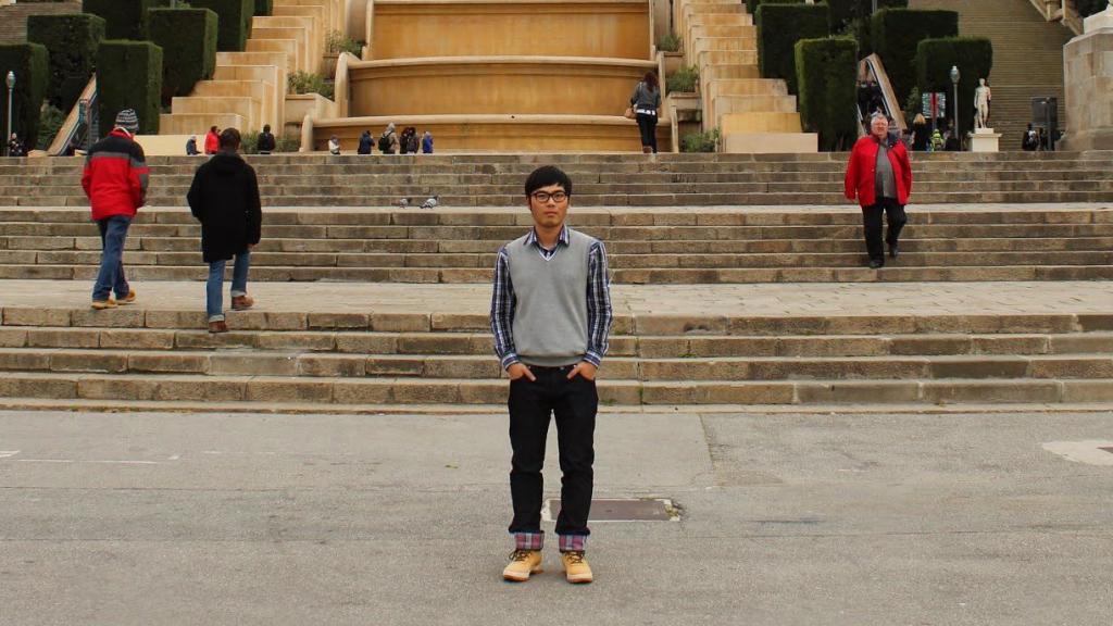 Yu Yi Hao, joven chino a sus 17 años cuando llegó a España. Actualmente es profesor de la Universidad de Barcelona.