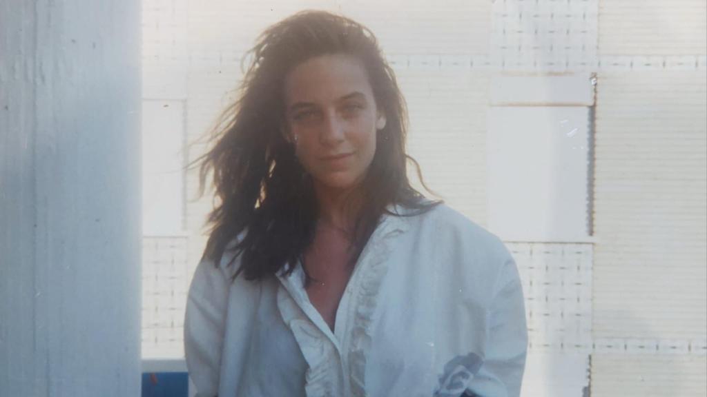 Malena Casanueva a sus 25 años de edad. Actualmente tiene 52 y es directora de Posgrado de La Salle.