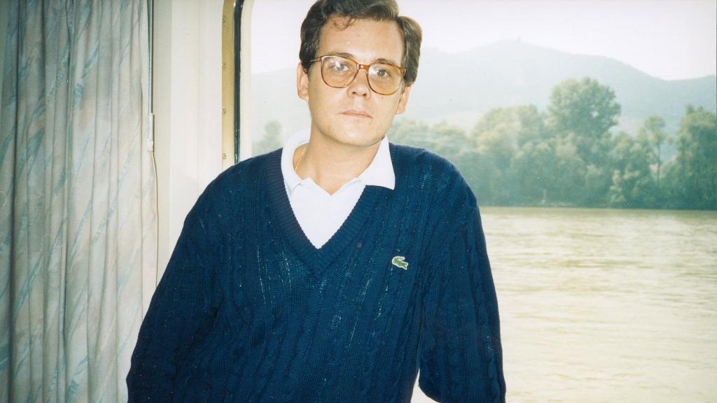 Luis Ezcurra a sus 25 años. Actualmente tiene 71 y ha pasado por altos cargos de compañías de telecomunicaciones como Motorola o Telefónica.
