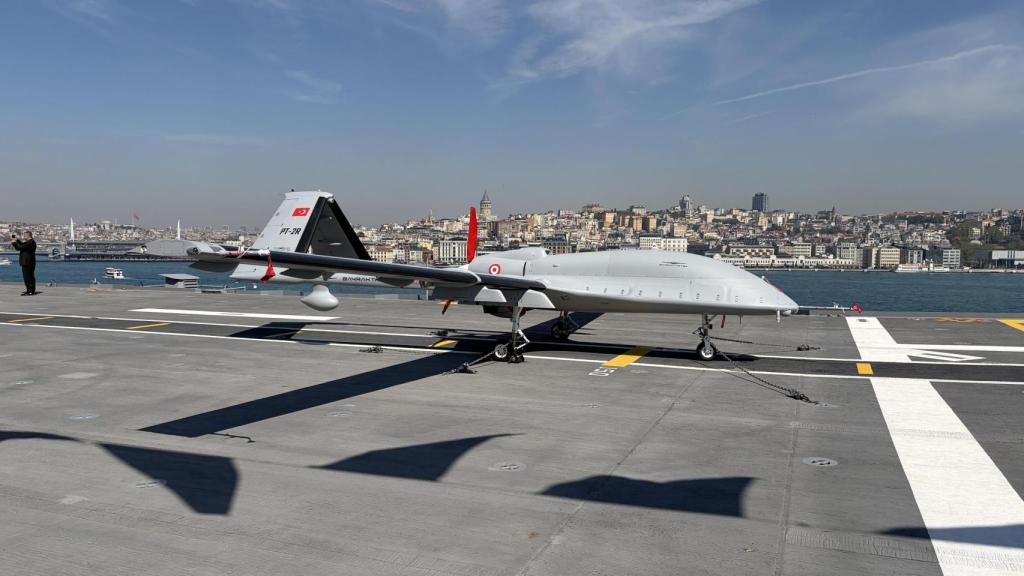 Dron TB-3 en la cubierta de vuelo del TCG Anadolu