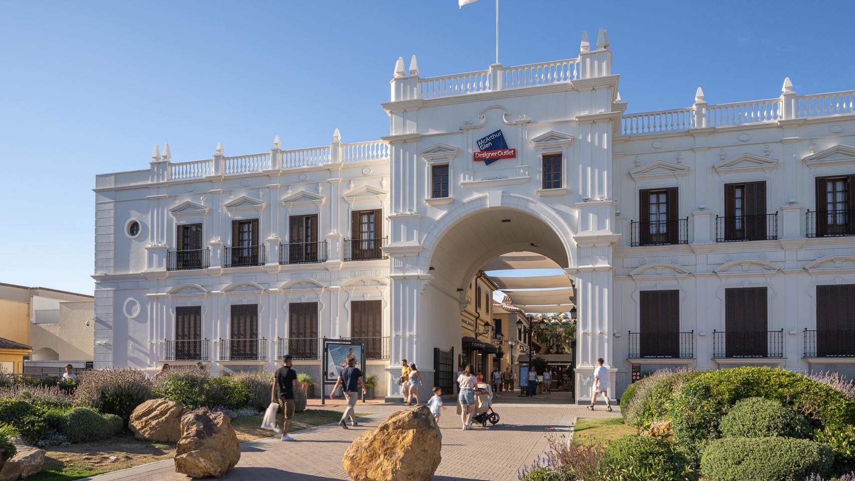 Entrada al McArthurGlen.