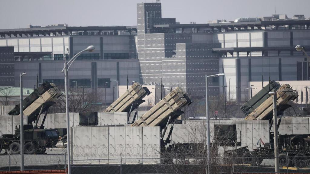 Sistemas de defensa antimisiles Patriot de EEUU en una base del ejército estadounidense en Pyeongtaek. Corea del Sur.