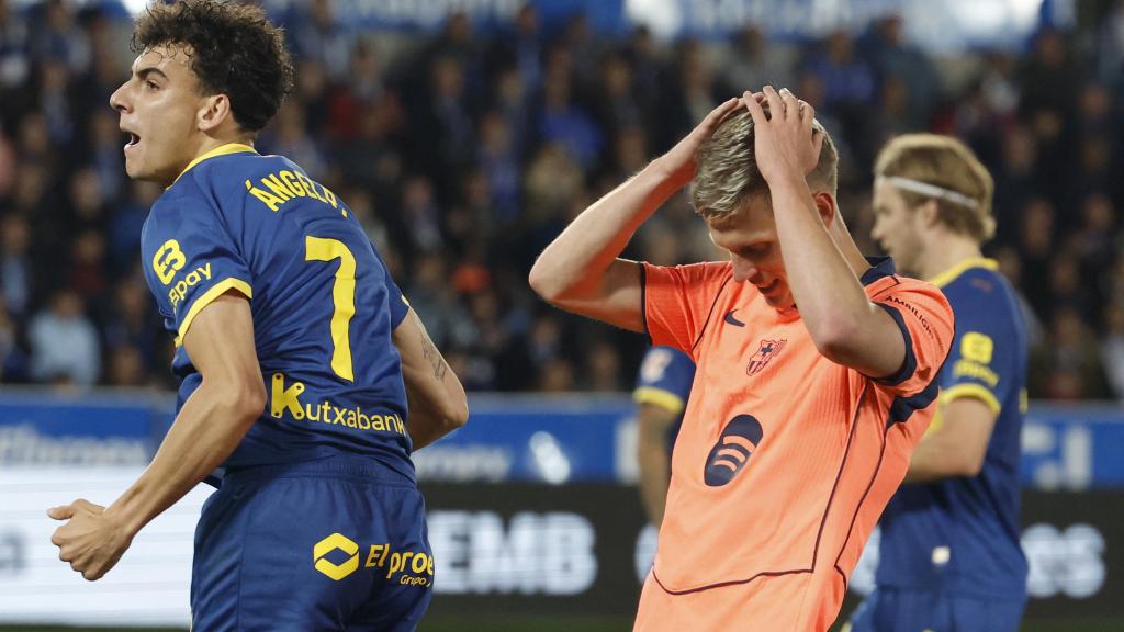 Dani Olmo se lamenta por una ocasión fallada ante el Alavés.
