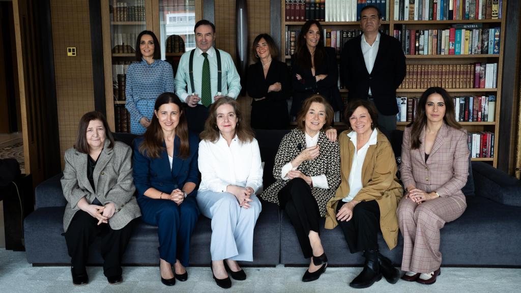 Imagen de parte del jurado, que preside Charo Izquierdo, directora de Magas, durante la jornada de deliberación.