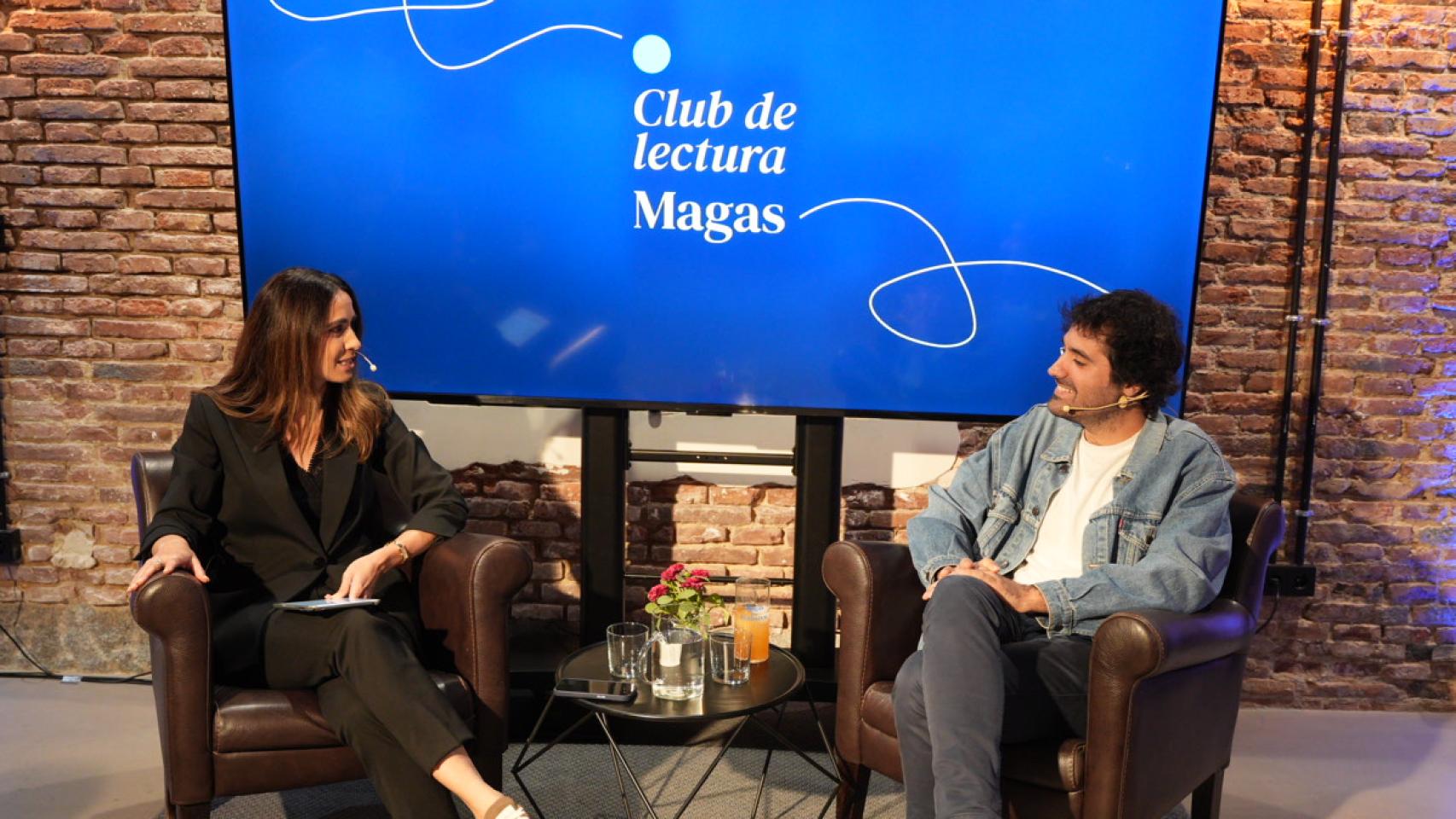 Daniel Ramírez, junto a Ana Núñez-Milara, durante el Club de Lectura de Magas.