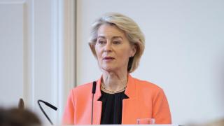 La Presidenta de la Comisión Europea, Ursula von der Leyen, en la Cumbre Europea de Inteligencia Artificial e Infancia