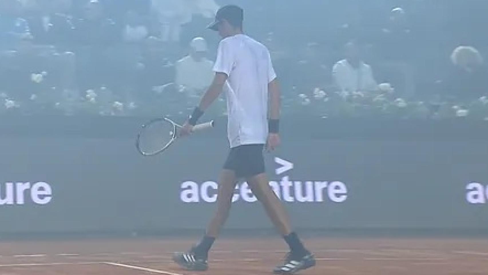 Una nube de humo invade el Foro Itálico.
