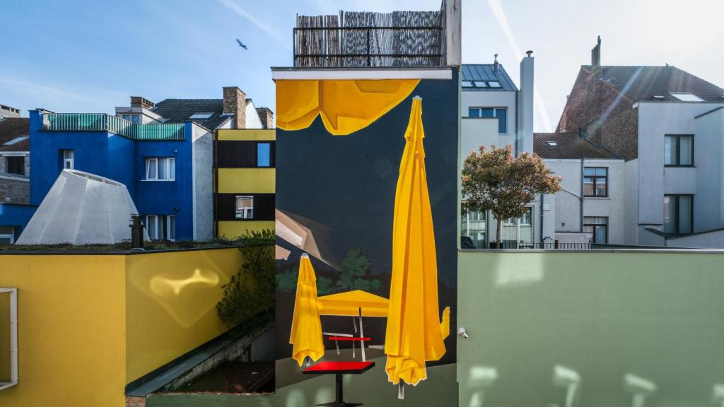 Mural de Adrian Iurco en Ostende. Foto: Jules Césure