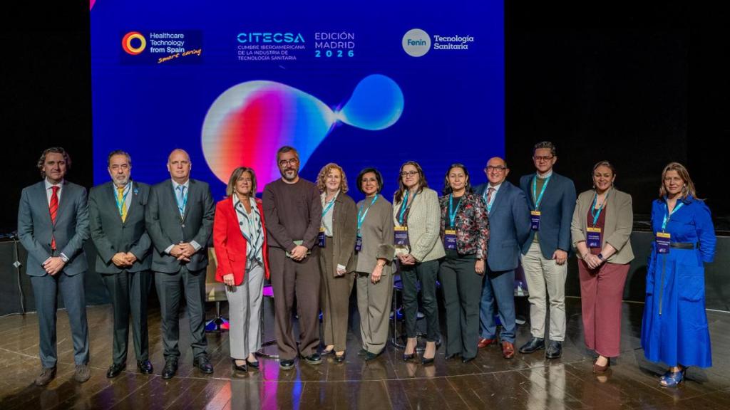 Foto de familia de cumbre. En el centro, Javier Padilla, secretario de Estado de Sanidad.