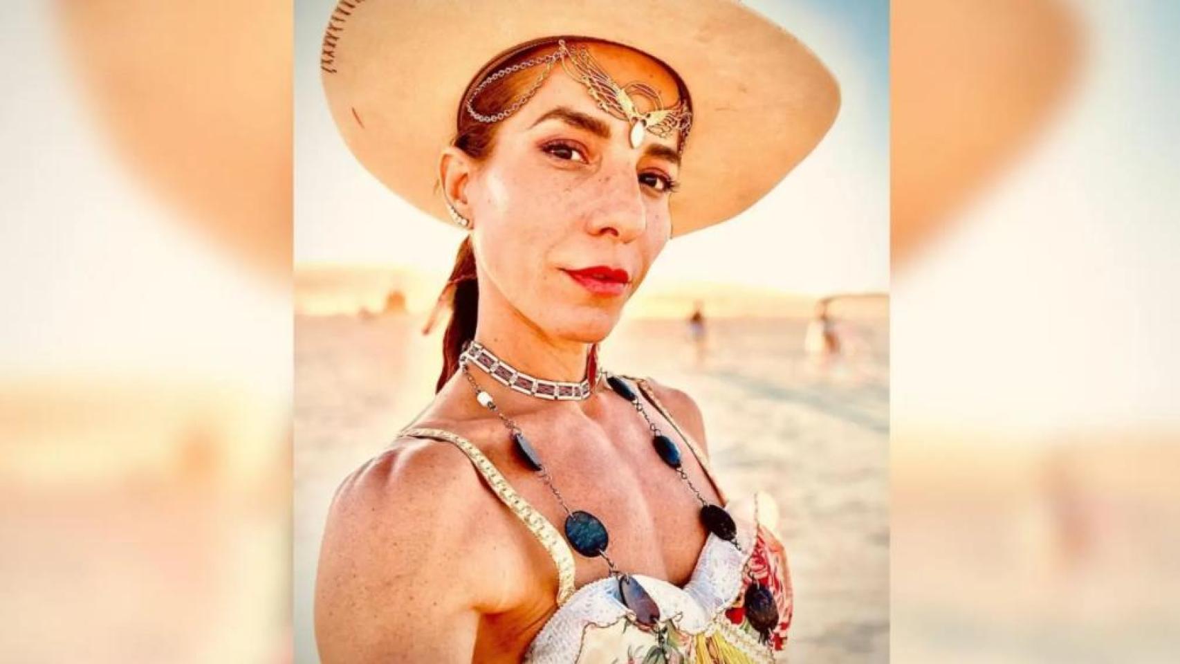 La difunta Flor Bollini, durante un encuentro espiritual celebrado en Nevada llamado Burning Man.