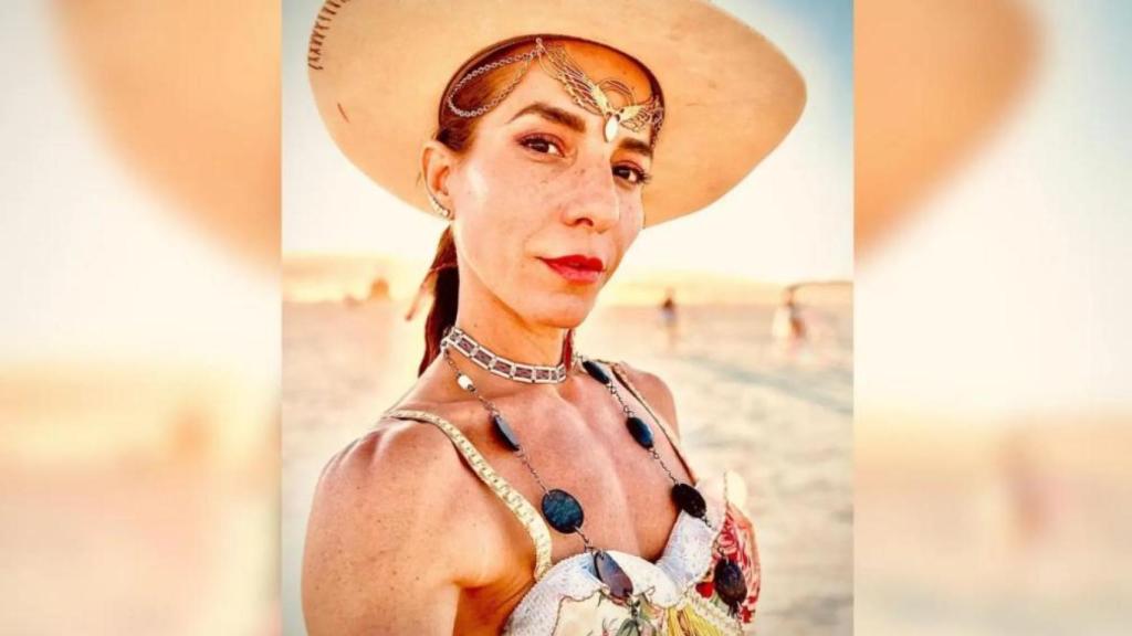 La difunta Flor Bollini, durante un encuentro espiritual celebrado en Nevada llamado Burning Man.