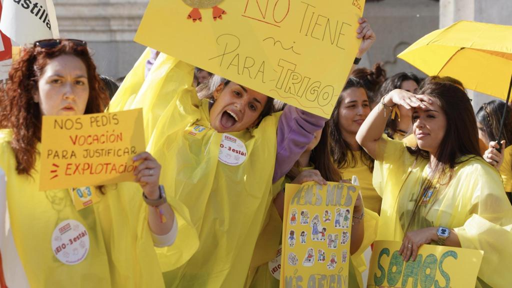 Manifestación con motivo de la huelga en el ciclo de educación infantil de 0 a 3 años.