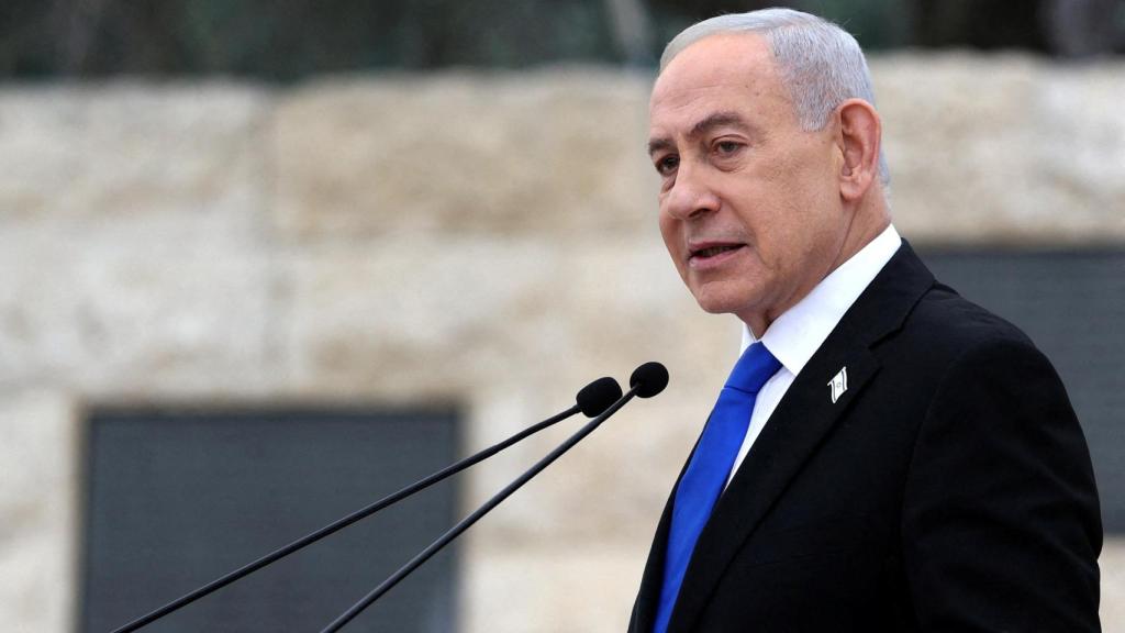  El primer ministro israelí, Benjamin Netanyahu, habla durante una ceremonia en conmemoración del Día del Recuerdo de los soldados caídos en Israel.