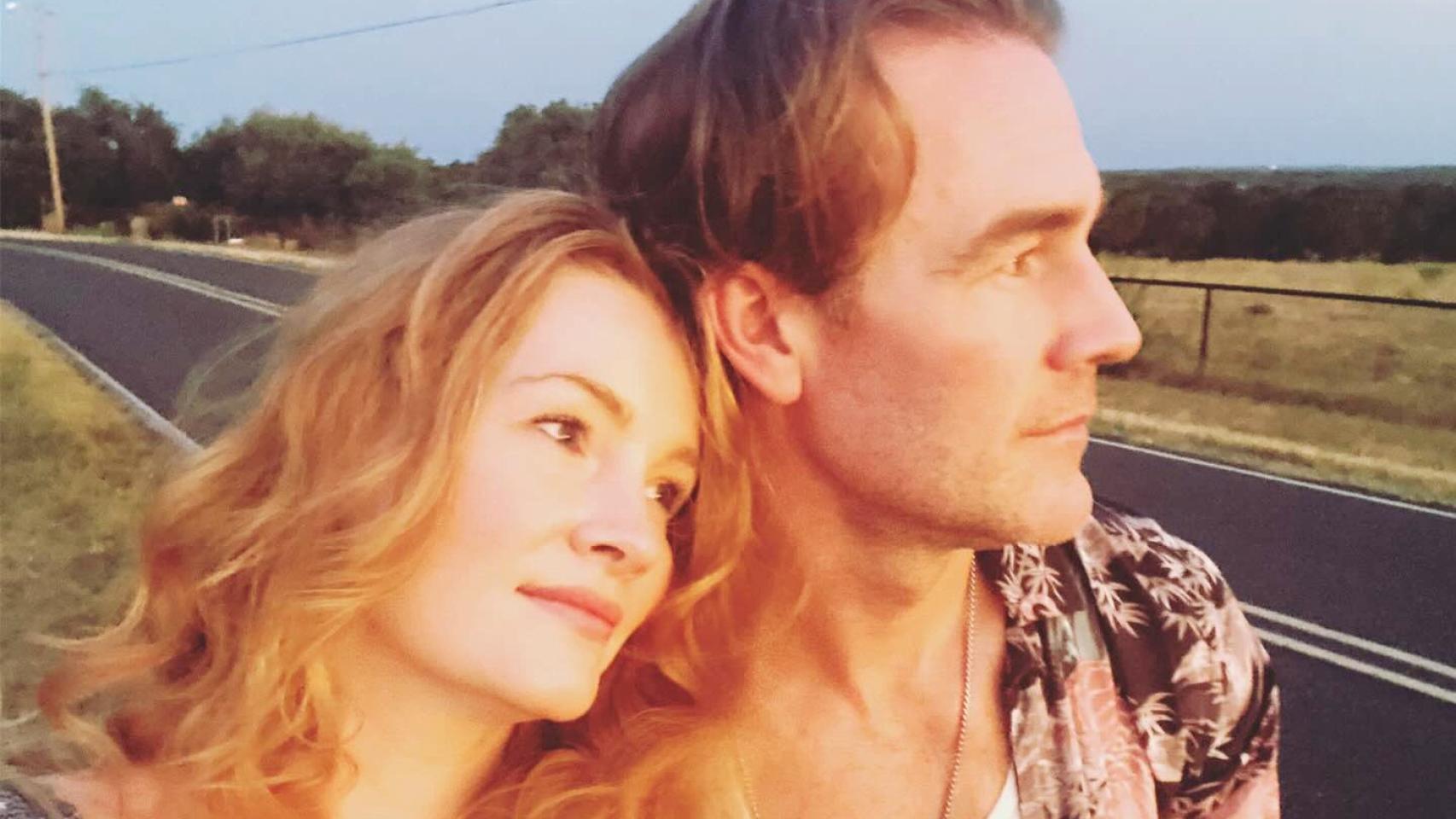 El actor James Van Der Beek junto a su hoy viuda, Kimberly, en una imagen de sus redes sociales. 