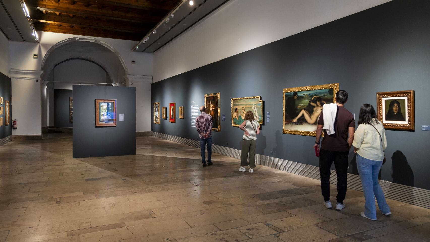 La exposición 'Tres visiones de España' en la Sala de Exposiciones de La Pasión de Valladolid