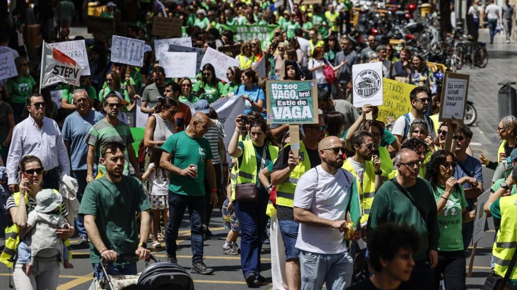 Profesores de la educación pública no universitaria durante una manifestación. Rober Solsona / Europa Press